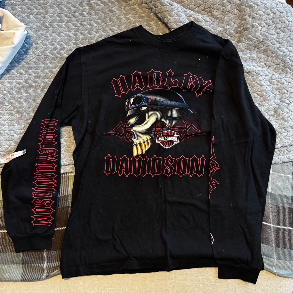 Hawaii Harley-Davidson Black Long Sleeve Skull Graphic Tee with Red Accents
